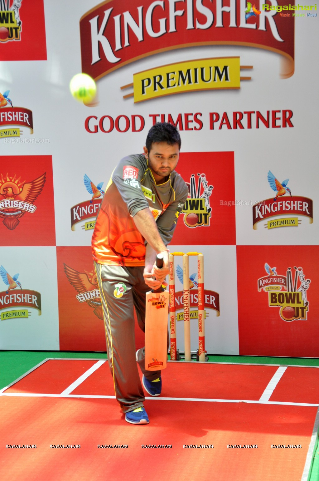 Kingfisher Premium presents ‘Bowl Out’ at  City Centre Mall, Hyderabad