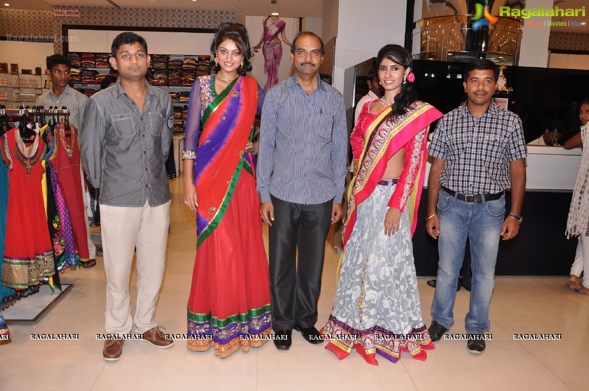 Kalanikethan Bride & Groom Collection 2013 Launch, Kukatpally, Hyderabad