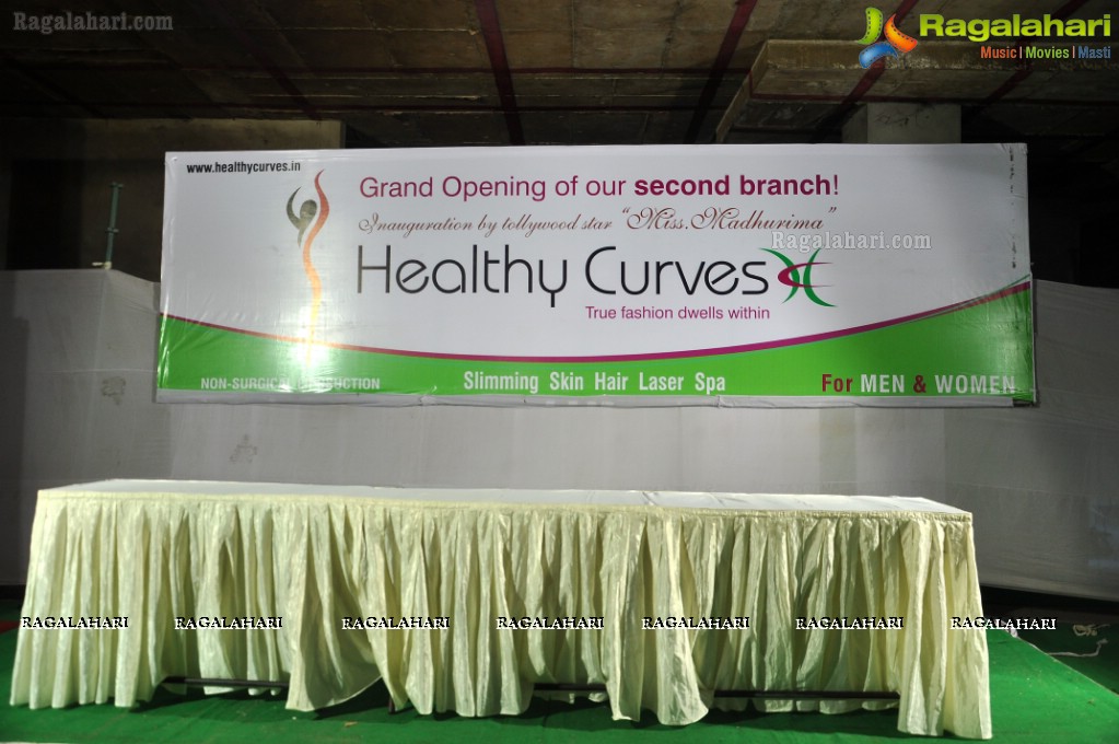 Madhhurima inaugurates Healthy Curves, Hyderabad