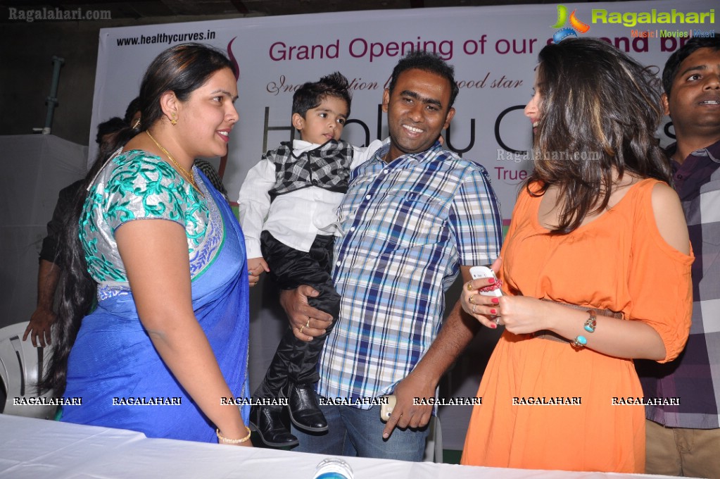 Madhhurima inaugurates Healthy Curves, Hyderabad