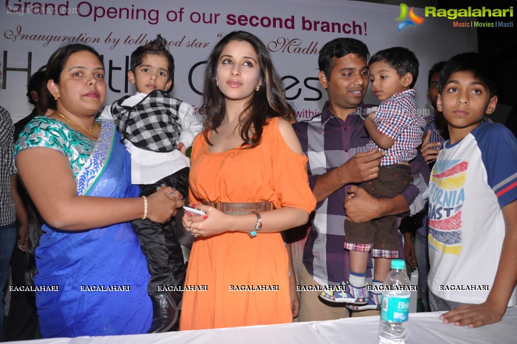 Madhhurima inaugurates Healthy Curves, Hyderabad