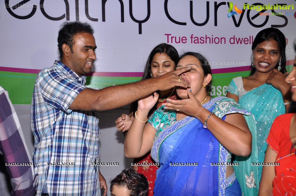 Madhhurima inaugurates Healthy Curves, Hyderabad