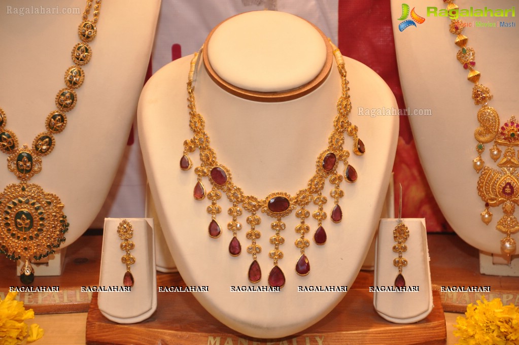 Akshaya Tritiya Collections 2013 at Manepally Jewellers, Hyderabad