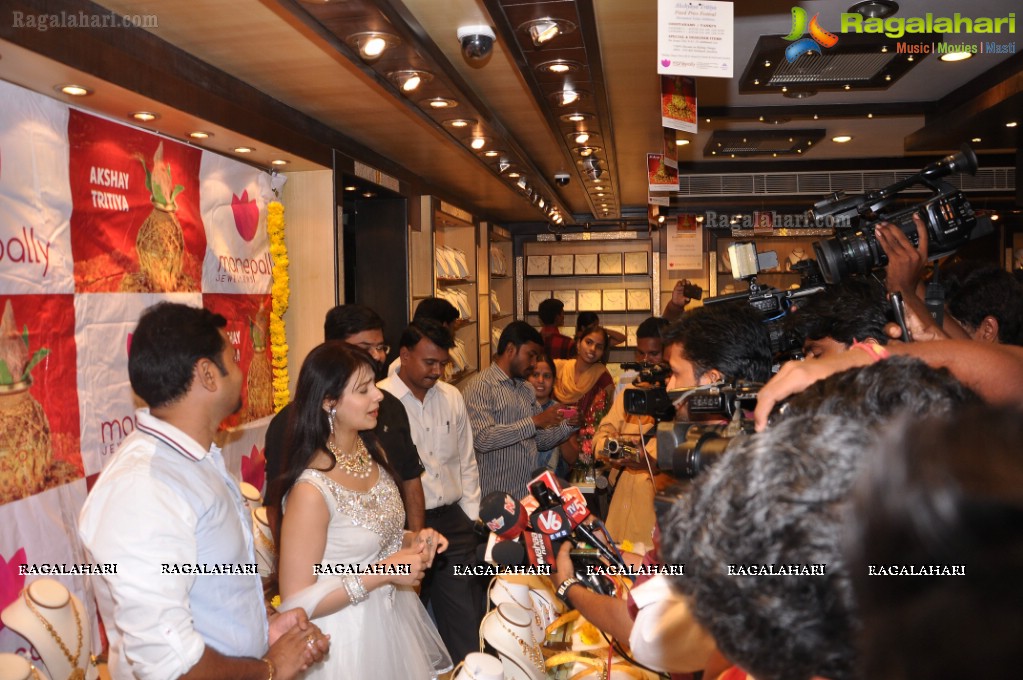 Akshaya Tritiya Collections 2013 at Manepally Jewellers, Hyderabad