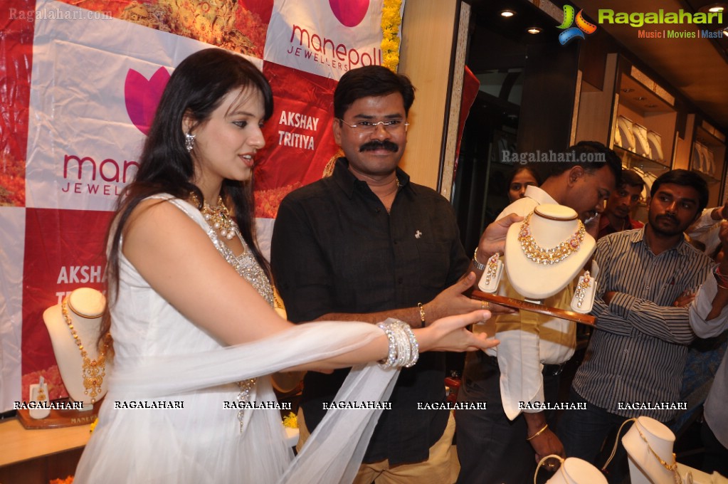 Akshaya Tritiya Collections 2013 at Manepally Jewellers, Hyderabad