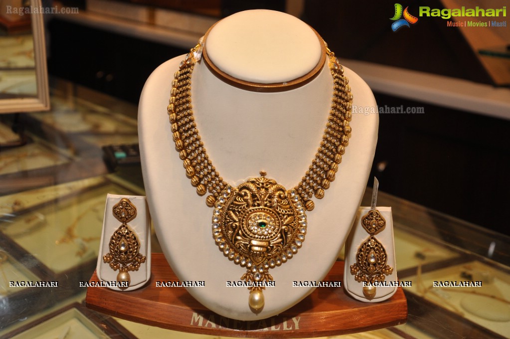 Akshaya Tritiya Collections 2013 at Manepally Jewellers, Hyderabad