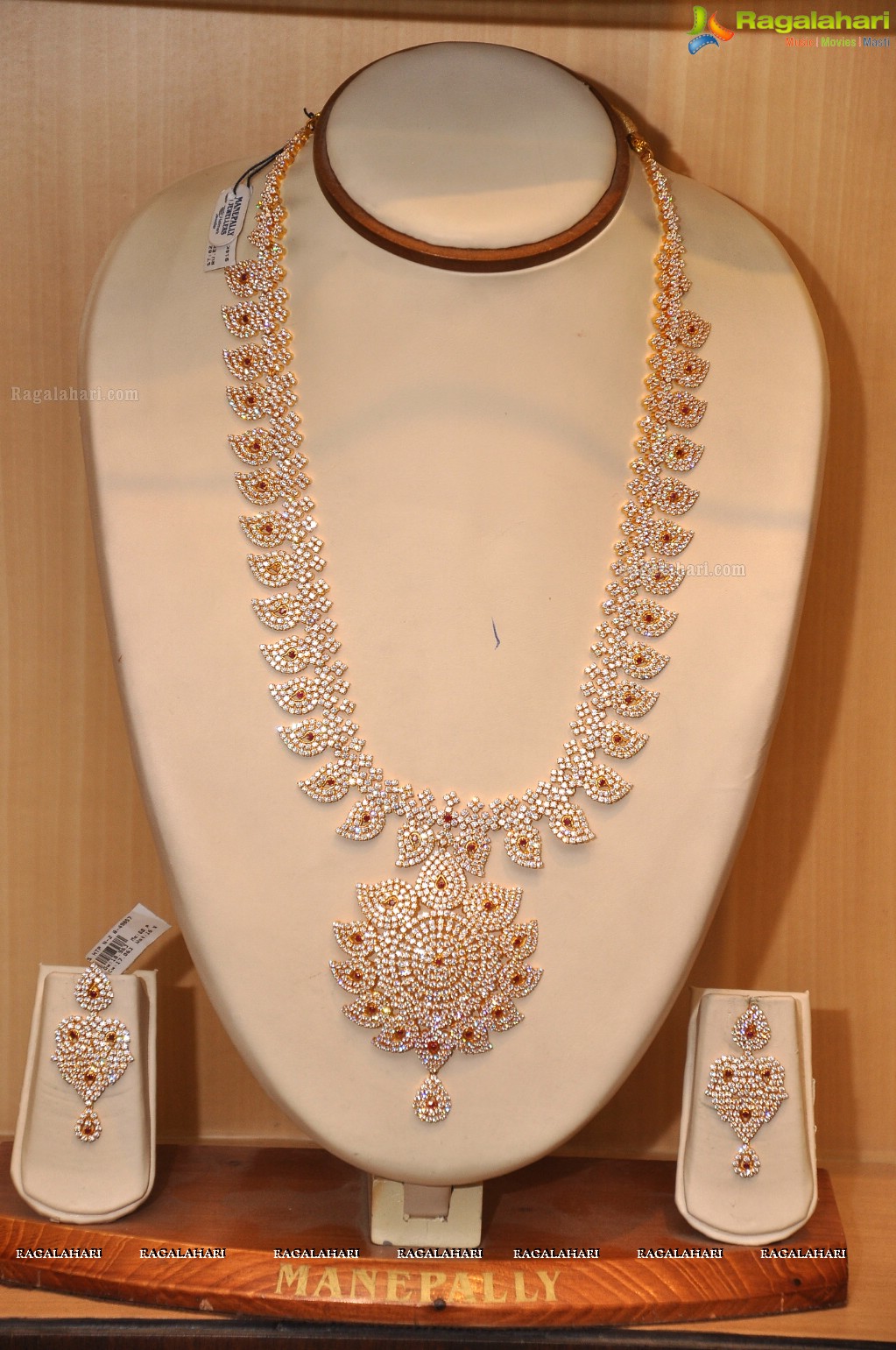 Akshaya Tritiya Collections 2013 at Manepally Jewellers, Hyderabad