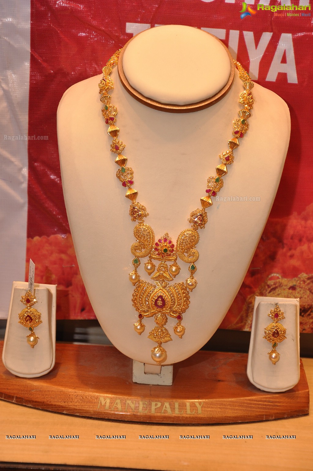 Akshaya Tritiya Collections 2013 at Manepally Jewellers, Hyderabad