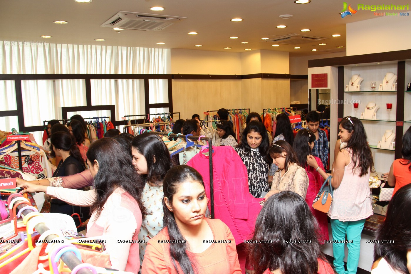 Namrata Shirodkar inaugurates Nikitha Reddy's Designer Trunk Show at Park Hyatt, Hyderabad