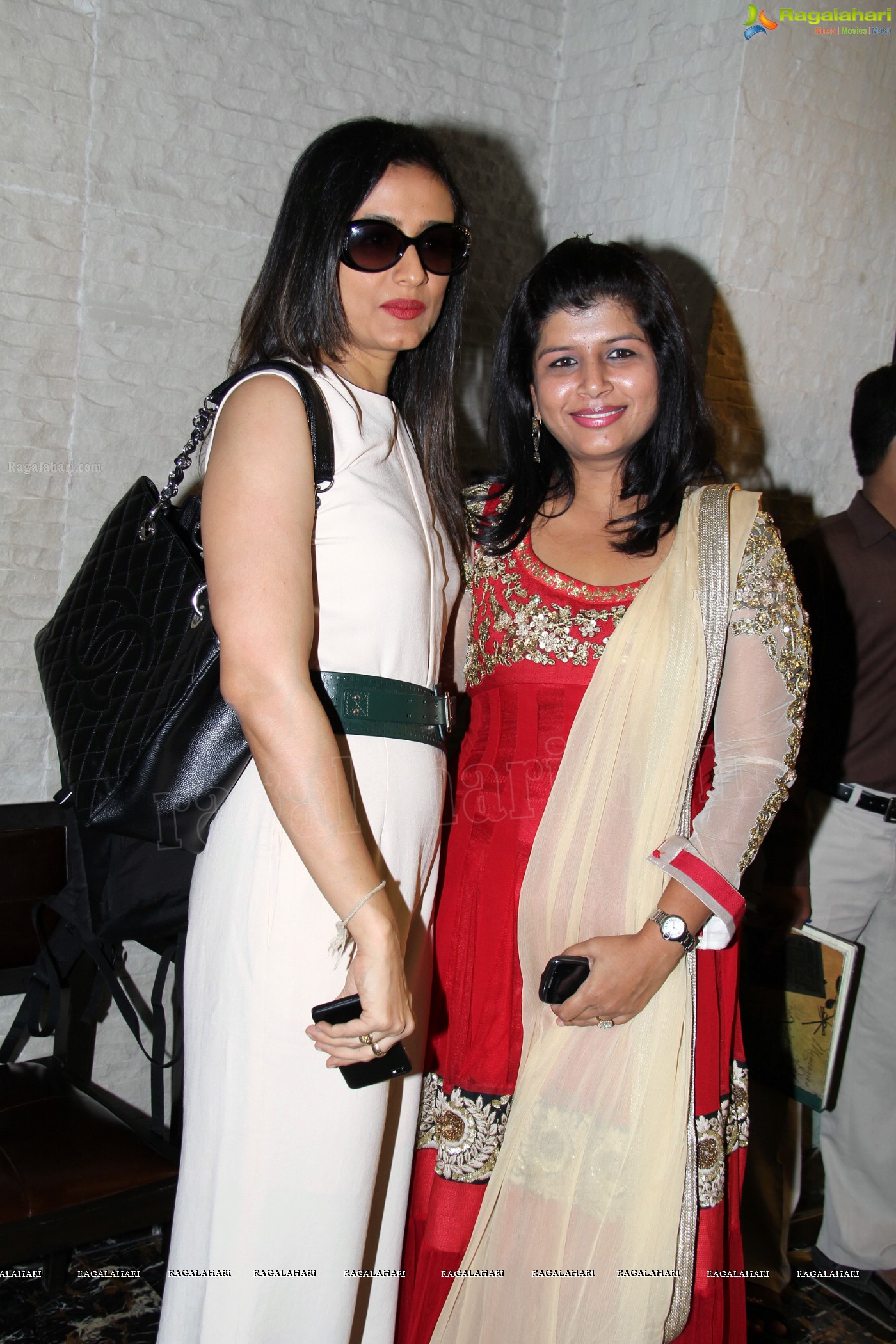 Namrata Shirodkar inaugurates Nikitha Reddy's Designer Trunk Show at Park Hyatt, Hyderabad