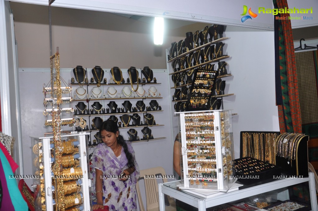 Srilekha Reddy inaugurates Parinaya Wedding Fair, Hyderabad