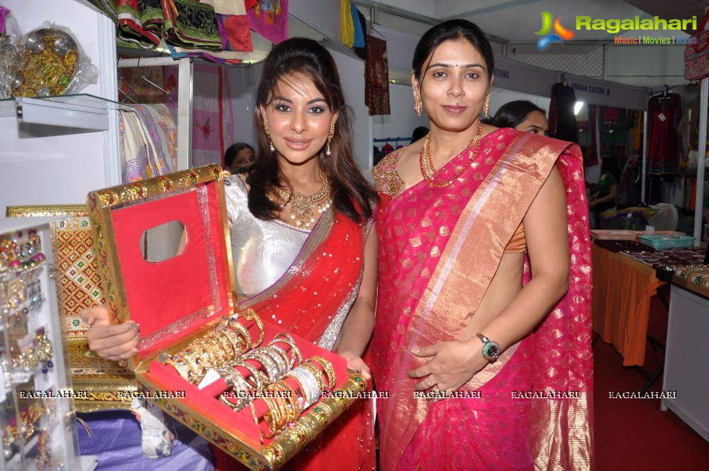 Srilekha Reddy inaugurates Parinaya Wedding Fair, Hyderabad