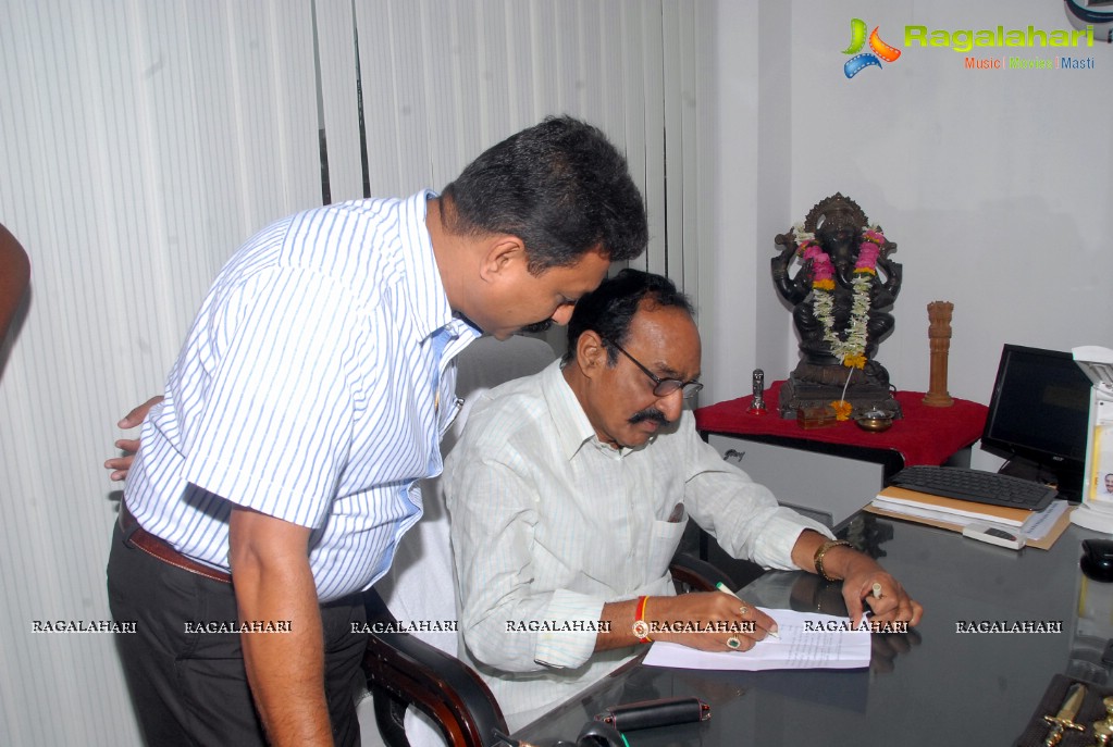 Ramreddy Venkat Reddy inaugurates VRR Chit Funds