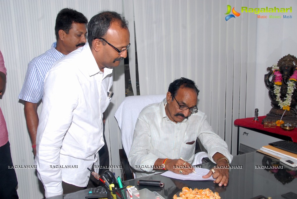 Ramreddy Venkat Reddy inaugurates VRR Chit Funds