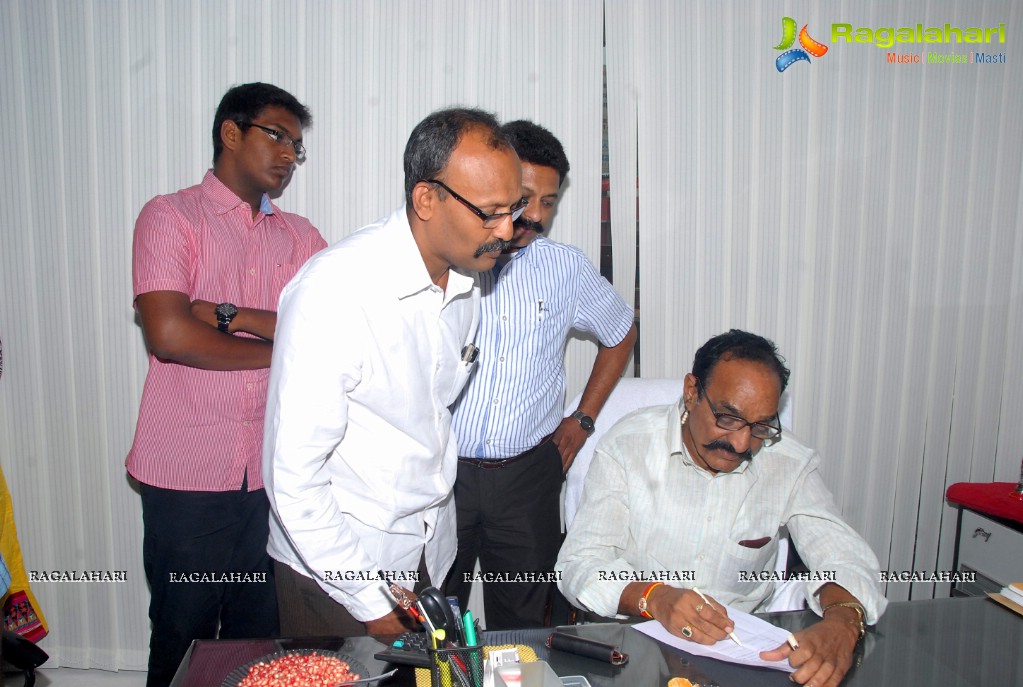 Ramreddy Venkat Reddy inaugurates VRR Chit Funds