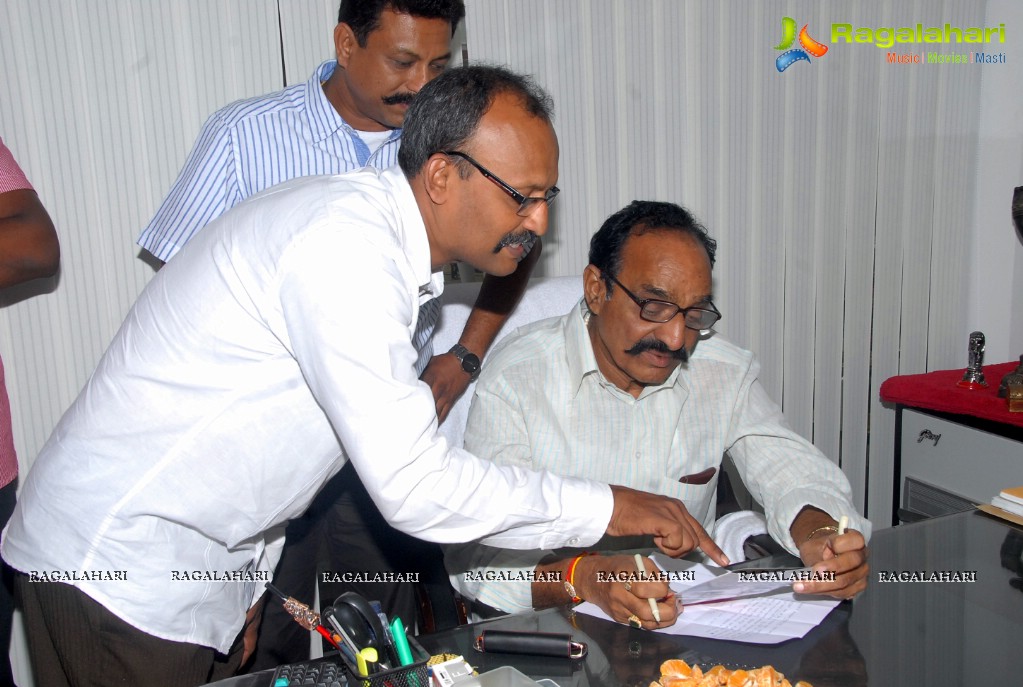 Ramreddy Venkat Reddy inaugurates VRR Chit Funds