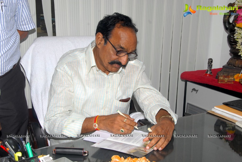 Ramreddy Venkat Reddy inaugurates VRR Chit Funds