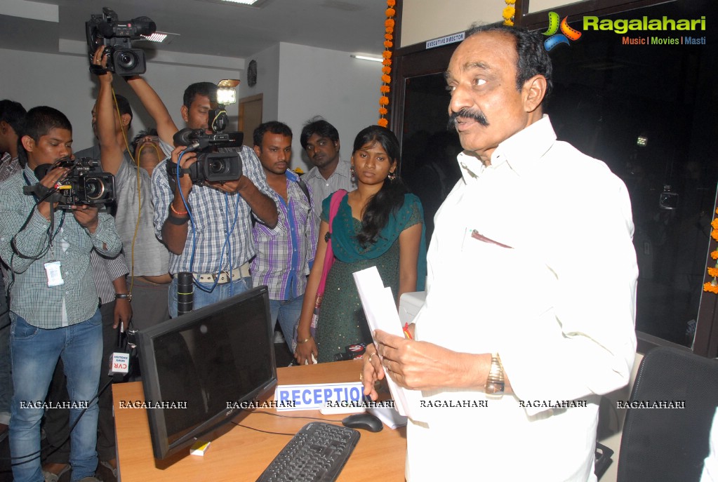 Ramreddy Venkat Reddy inaugurates VRR Chit Funds