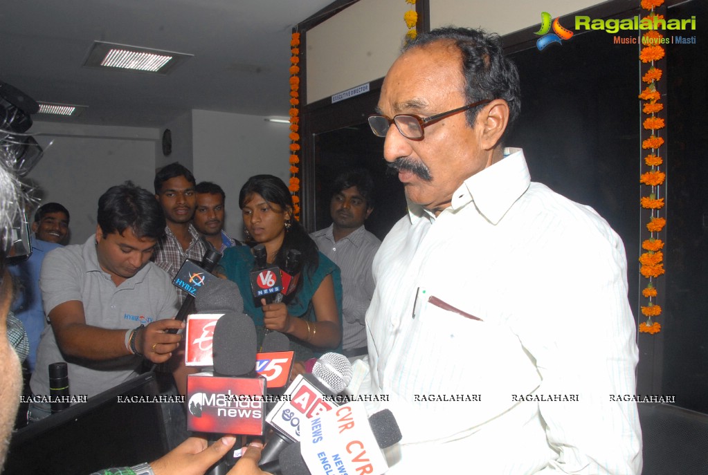 Ramreddy Venkat Reddy inaugurates VRR Chit Funds