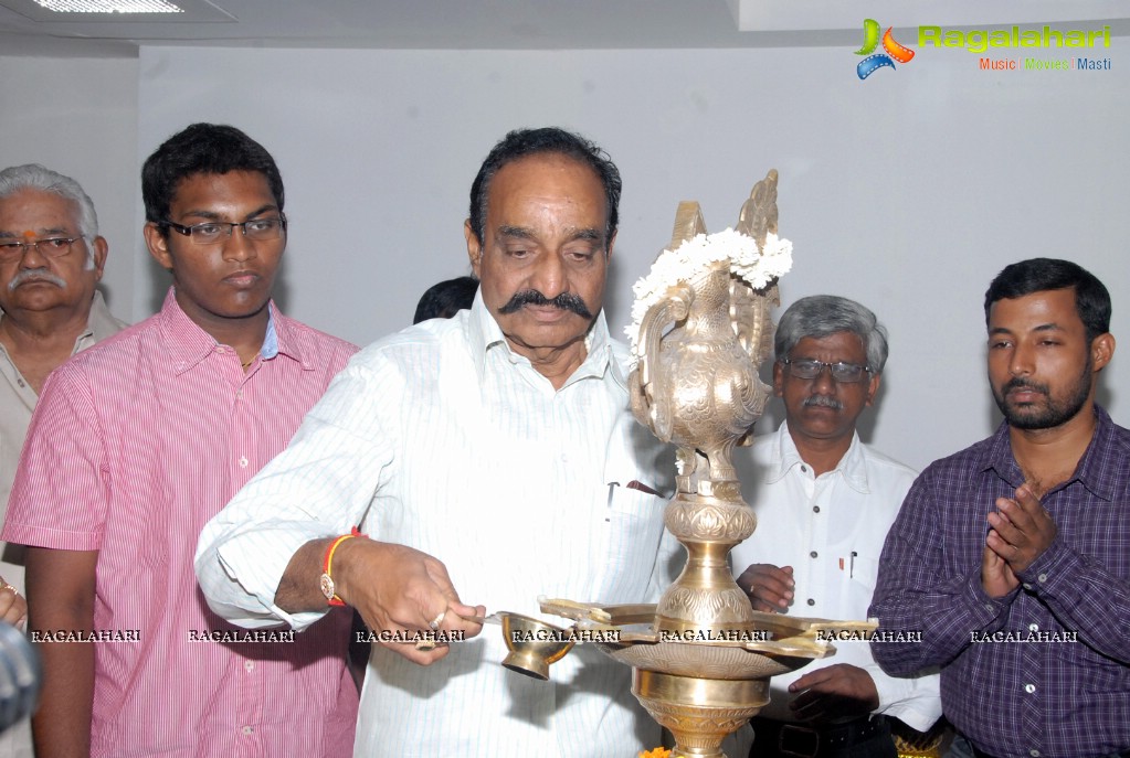 Ramreddy Venkat Reddy inaugurates VRR Chit Funds