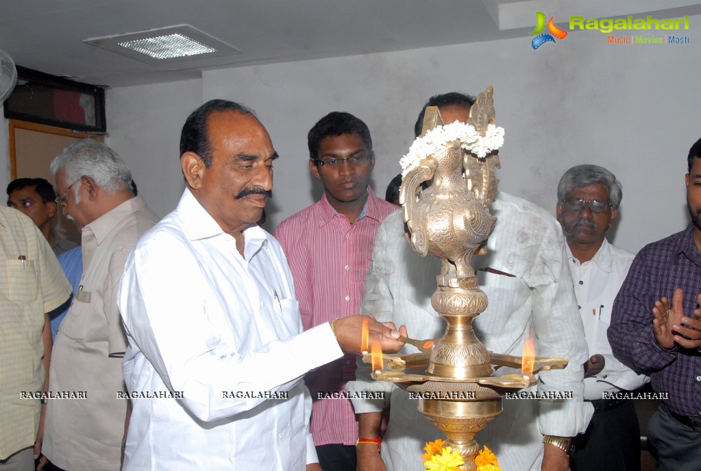 Ramreddy Venkat Reddy inaugurates VRR Chit Funds