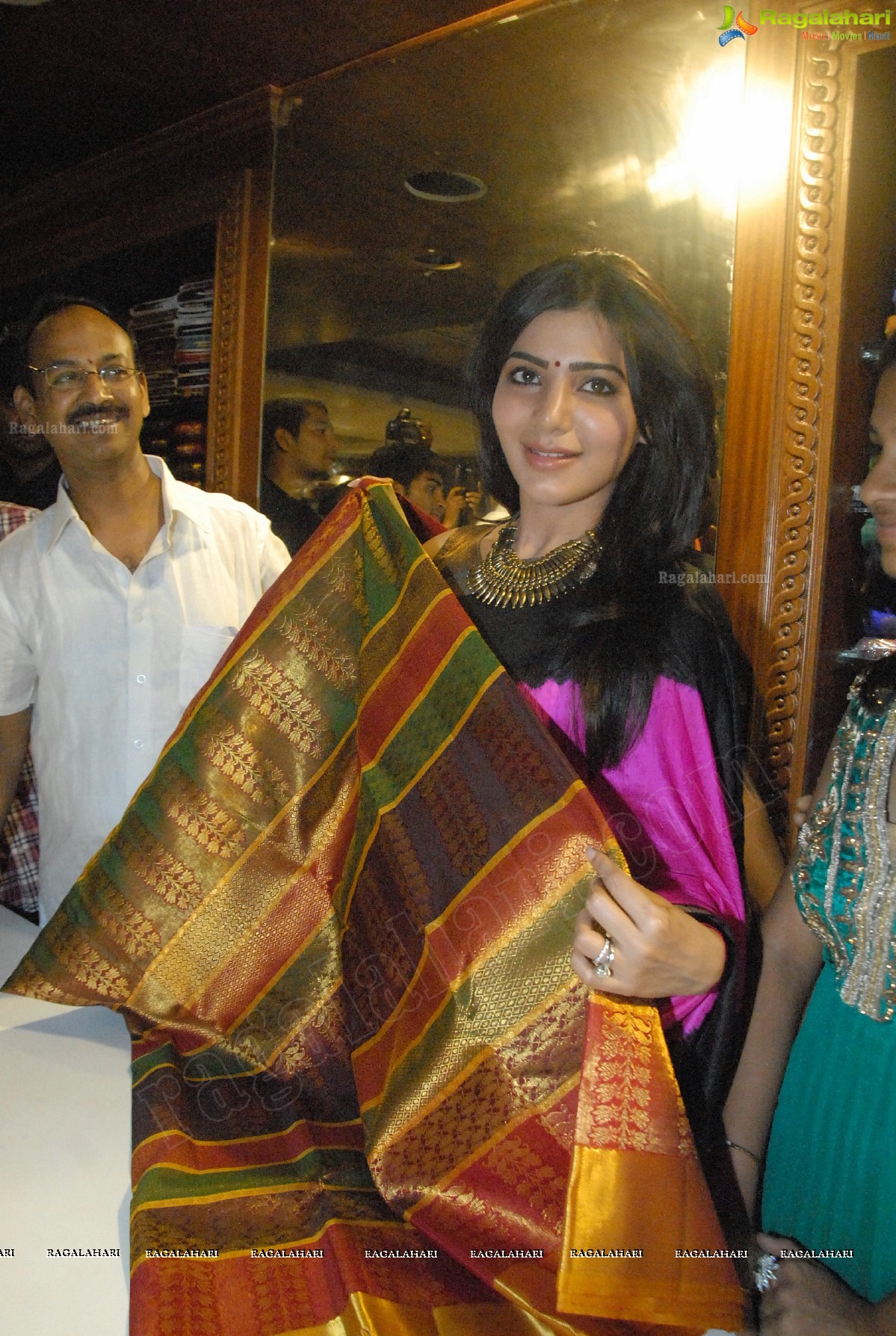 Samantha inaugurates Anutex Shopping Mall at AS Rao Nagar, Hyderabad