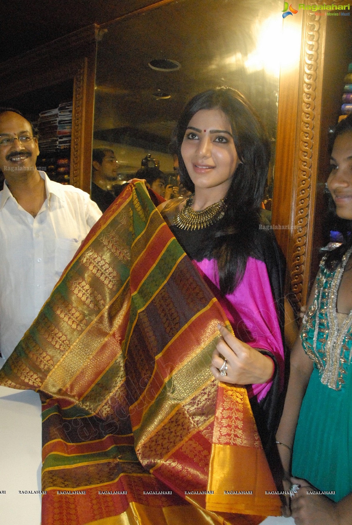 Samantha inaugurates Anutex Shopping Mall at AS Rao Nagar, Hyderabad