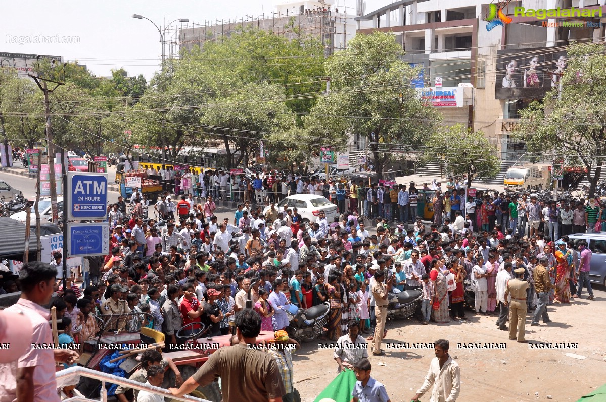 Samantha inaugurates Anutex Shopping Mall at AS Rao Nagar, Hyderabad