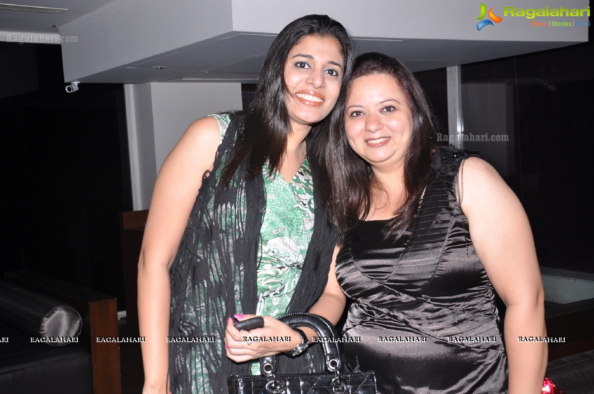 Seema Chopra 2013 Birthday Bash at Rain Pub, Hyderabad