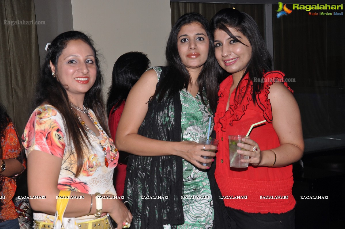 Seema Chopra 2013 Birthday Bash at Rain Pub, Hyderabad