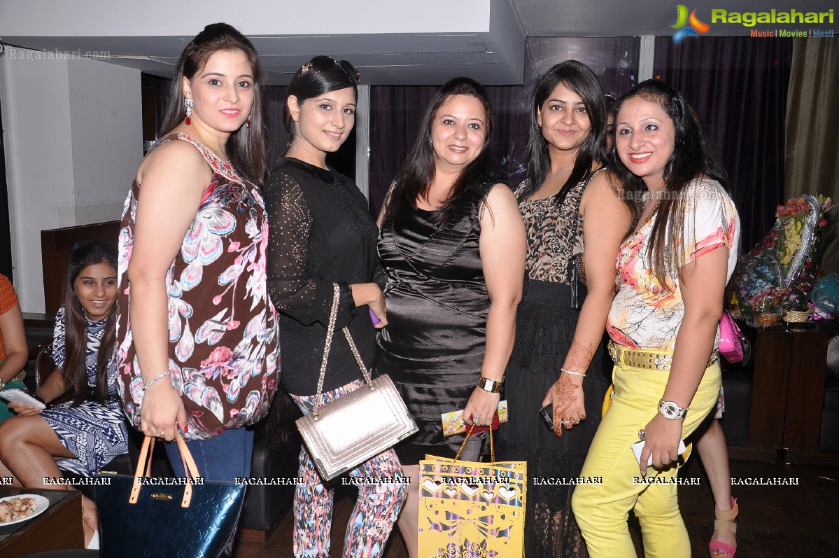 Seema Chopra 2013 Birthday Bash at Rain Pub, Hyderabad