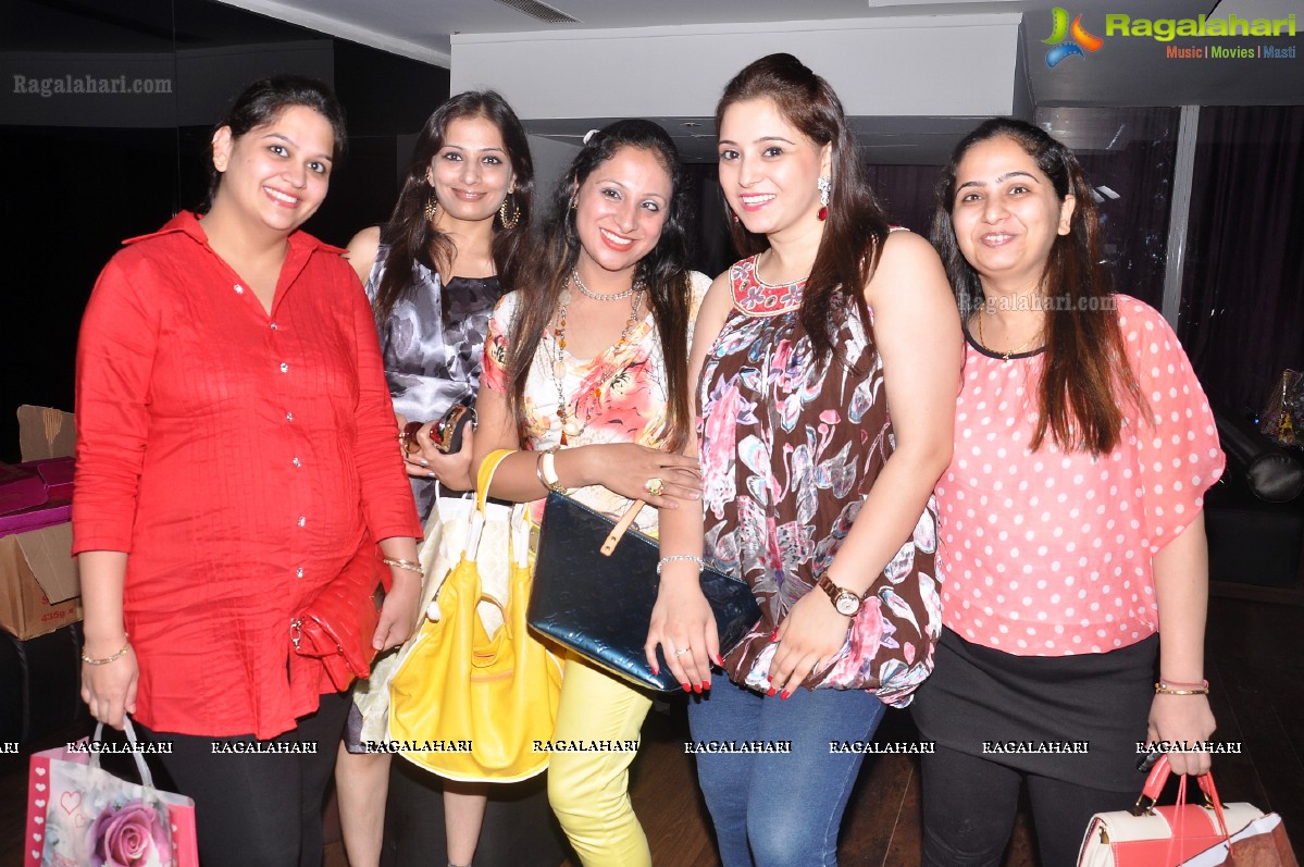 Seema Chopra 2013 Birthday Bash at Rain Pub, Hyderabad