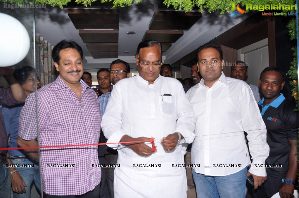 Gutha Sukender Reddy inaugurates Talwalkars at Vidya Nagar, Hyderabad