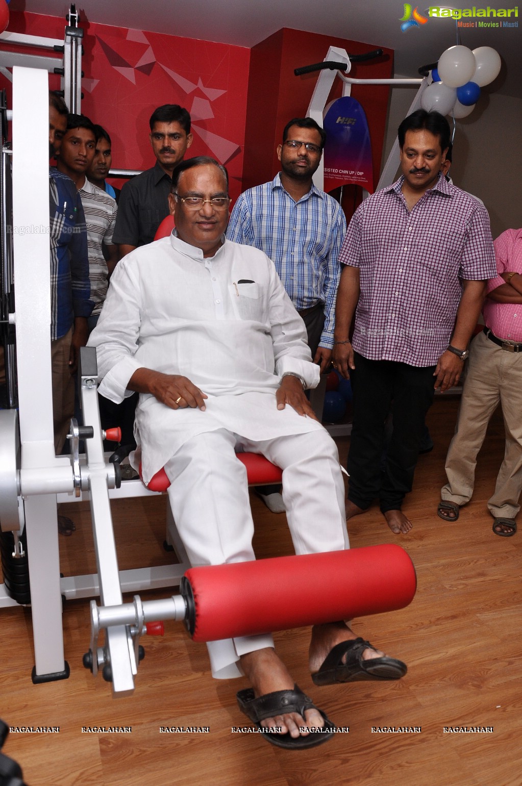 Gutha Sukender Reddy inaugurates Talwalkars at Vidya Nagar, Hyderabad