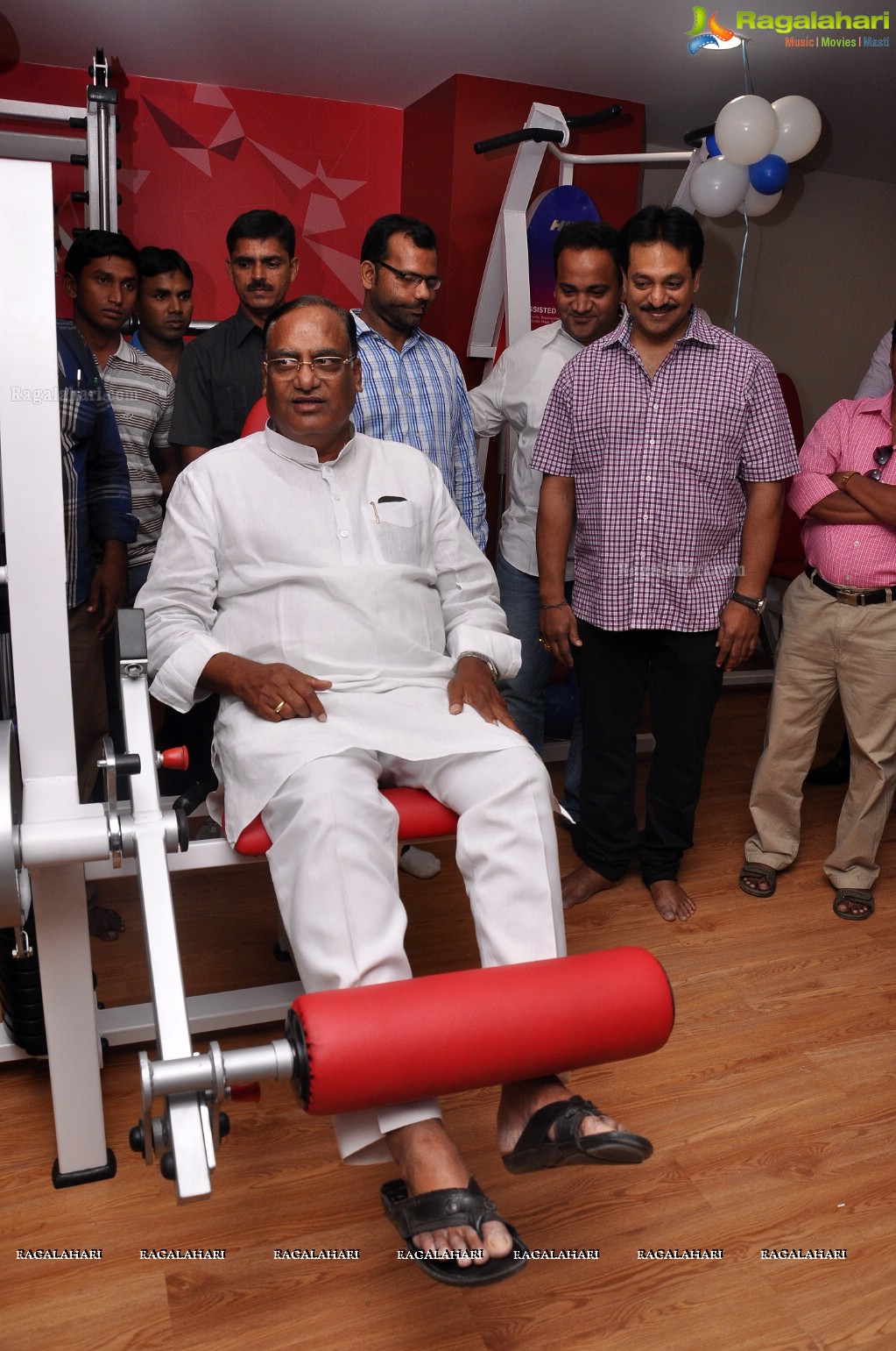 Gutha Sukender Reddy inaugurates Talwalkars at Vidya Nagar, Hyderabad