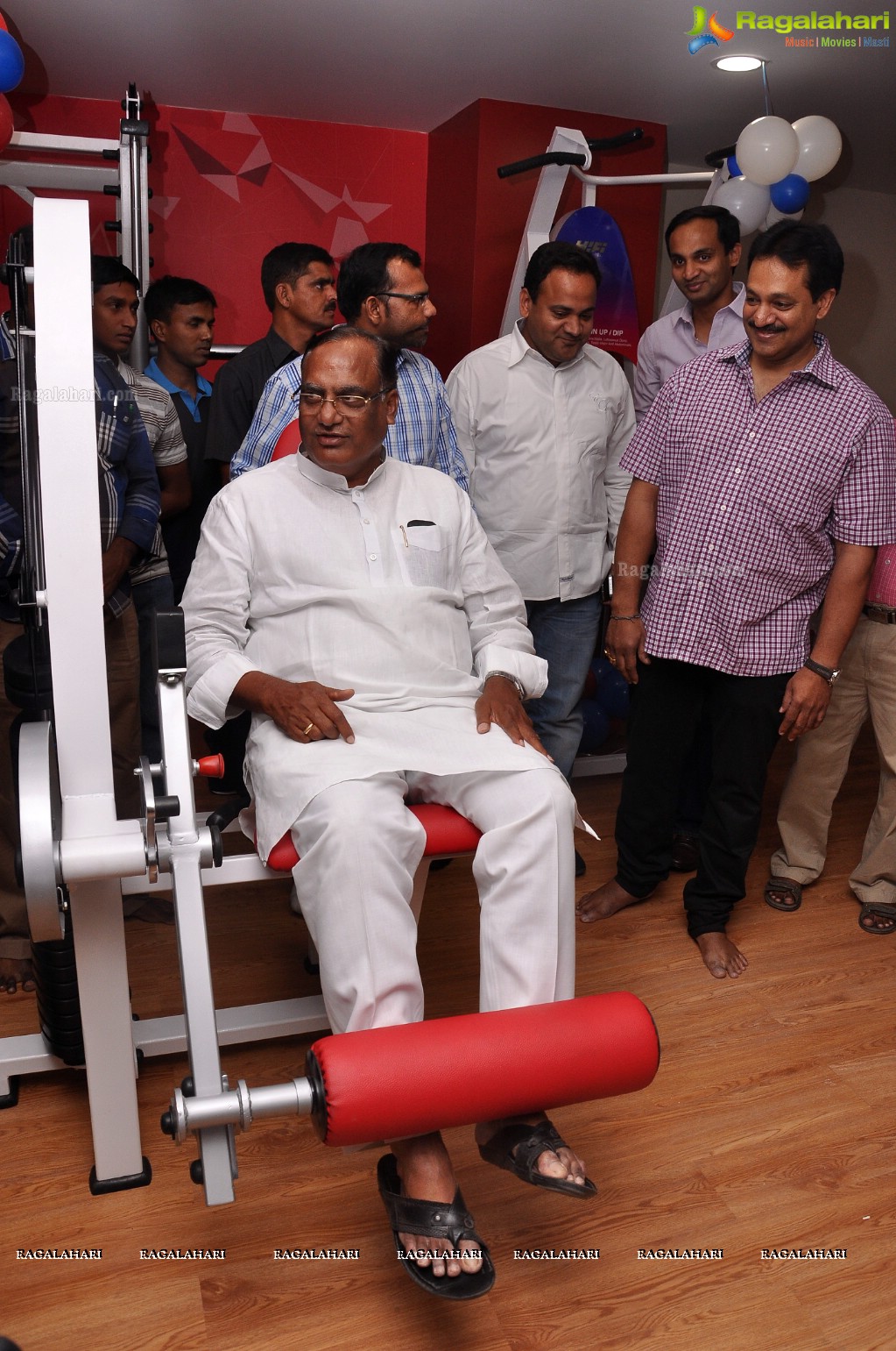 Gutha Sukender Reddy inaugurates Talwalkars at Vidya Nagar, Hyderabad