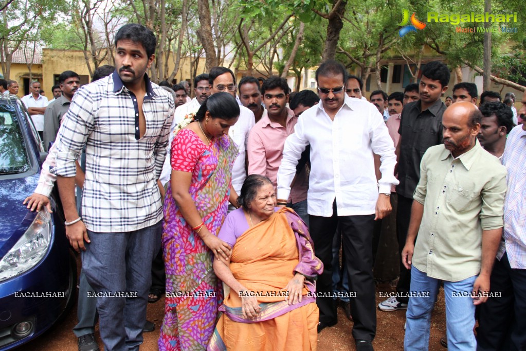 Manchu Family Members casts their vote