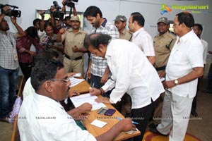 Mohanbabu casts his vote