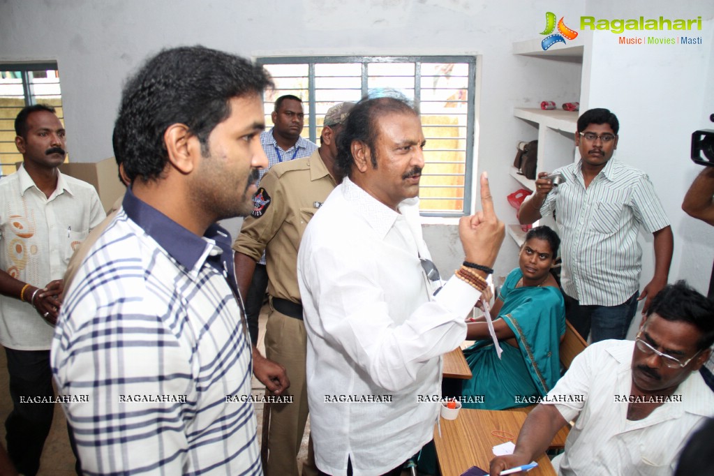 Manchu Family Members casts their vote