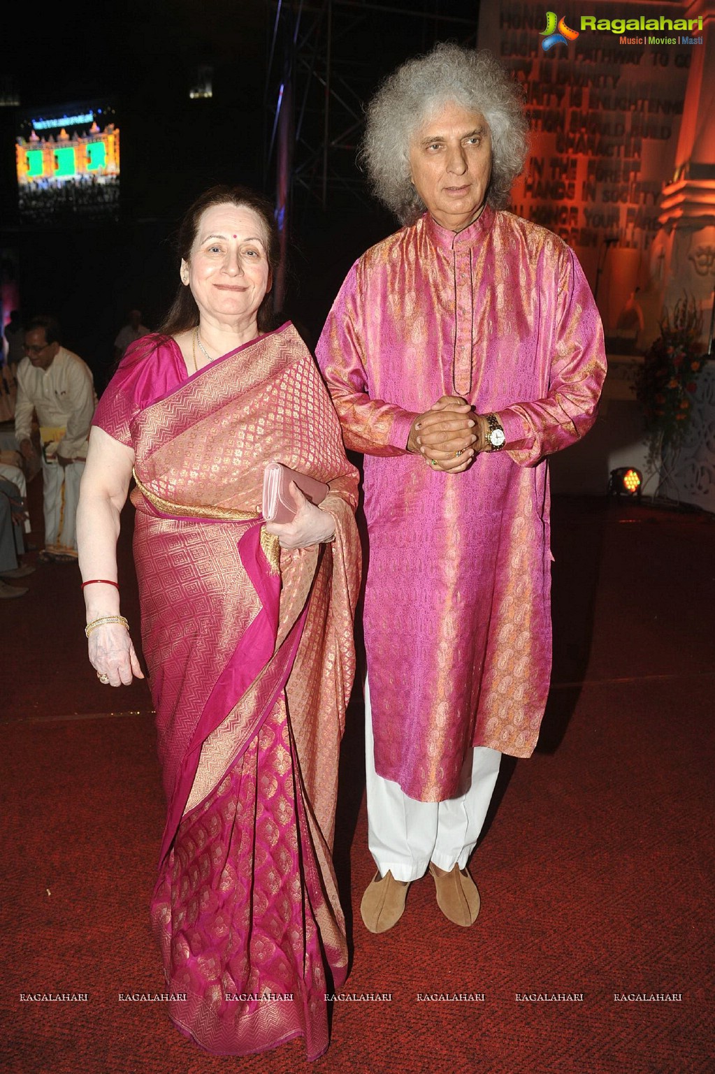 Aishwarya Rai pays tribute to Sri Sathya Sai Baba, Mumbai