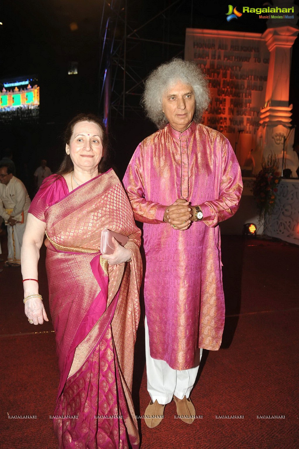 Aishwarya Rai pays tribute to Sri Sathya Sai Baba, Mumbai