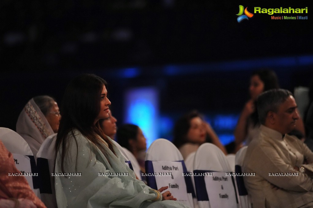 Aishwarya Rai pays tribute to Sri Sathya Sai Baba, Mumbai