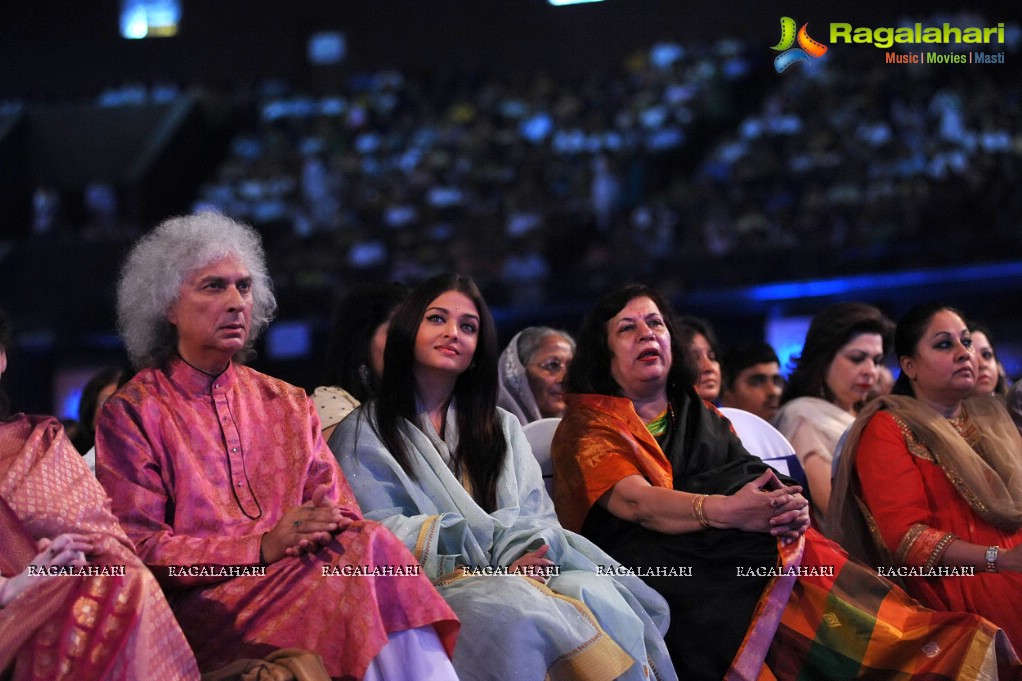 Aishwarya Rai pays tribute to Sri Sathya Sai Baba, Mumbai