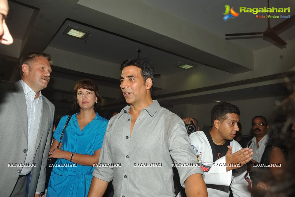 Akshay Kumar launches Tolpar Knife Training Session, Mumbai