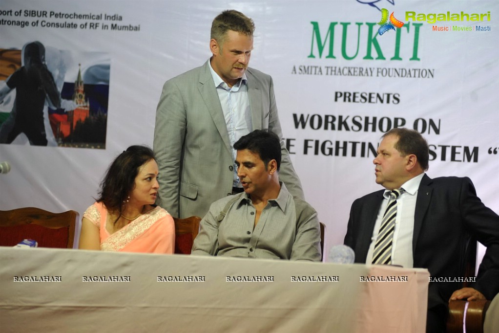 Akshay Kumar launches Tolpar Knife Training Session, Mumbai