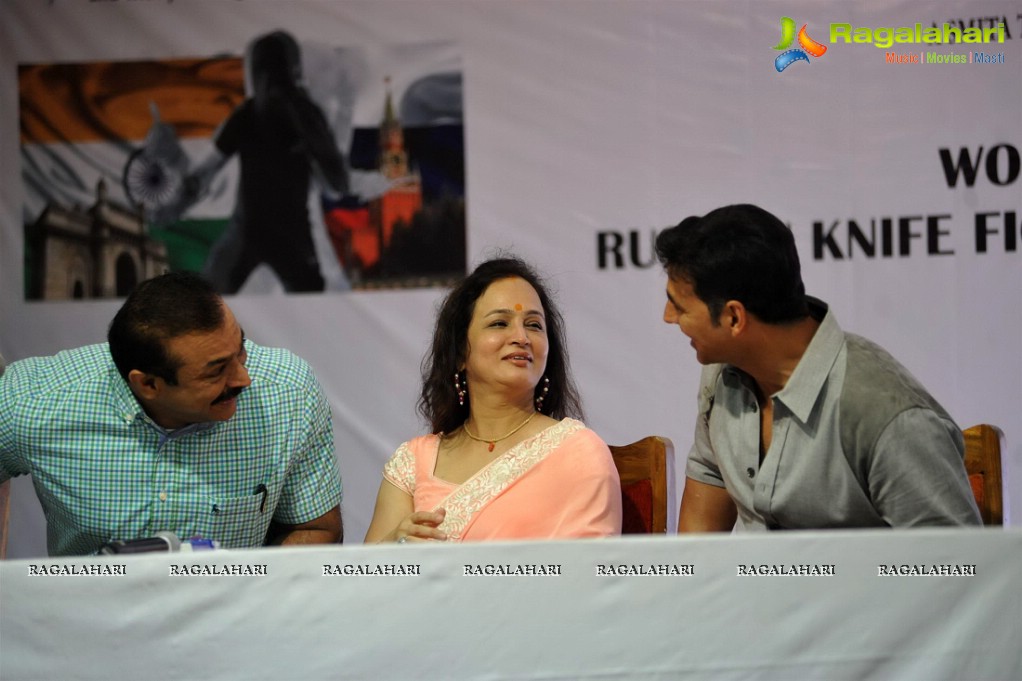 Akshay Kumar launches Tolpar Knife Training Session, Mumbai