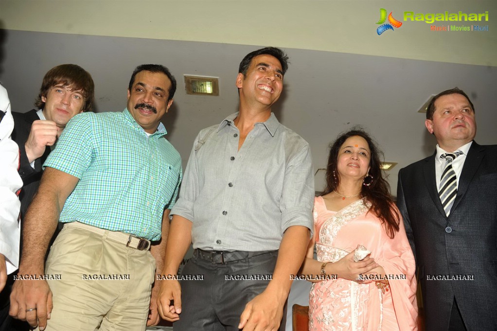 Akshay Kumar launches Tolpar Knife Training Session, Mumbai