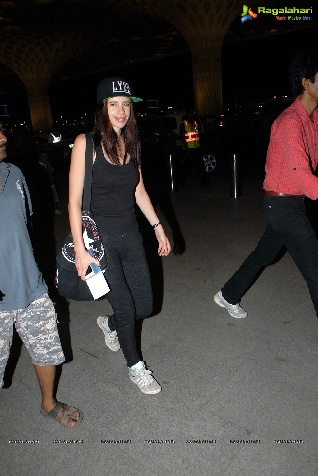 Bollywood Celebs leaving for IIFA 2014