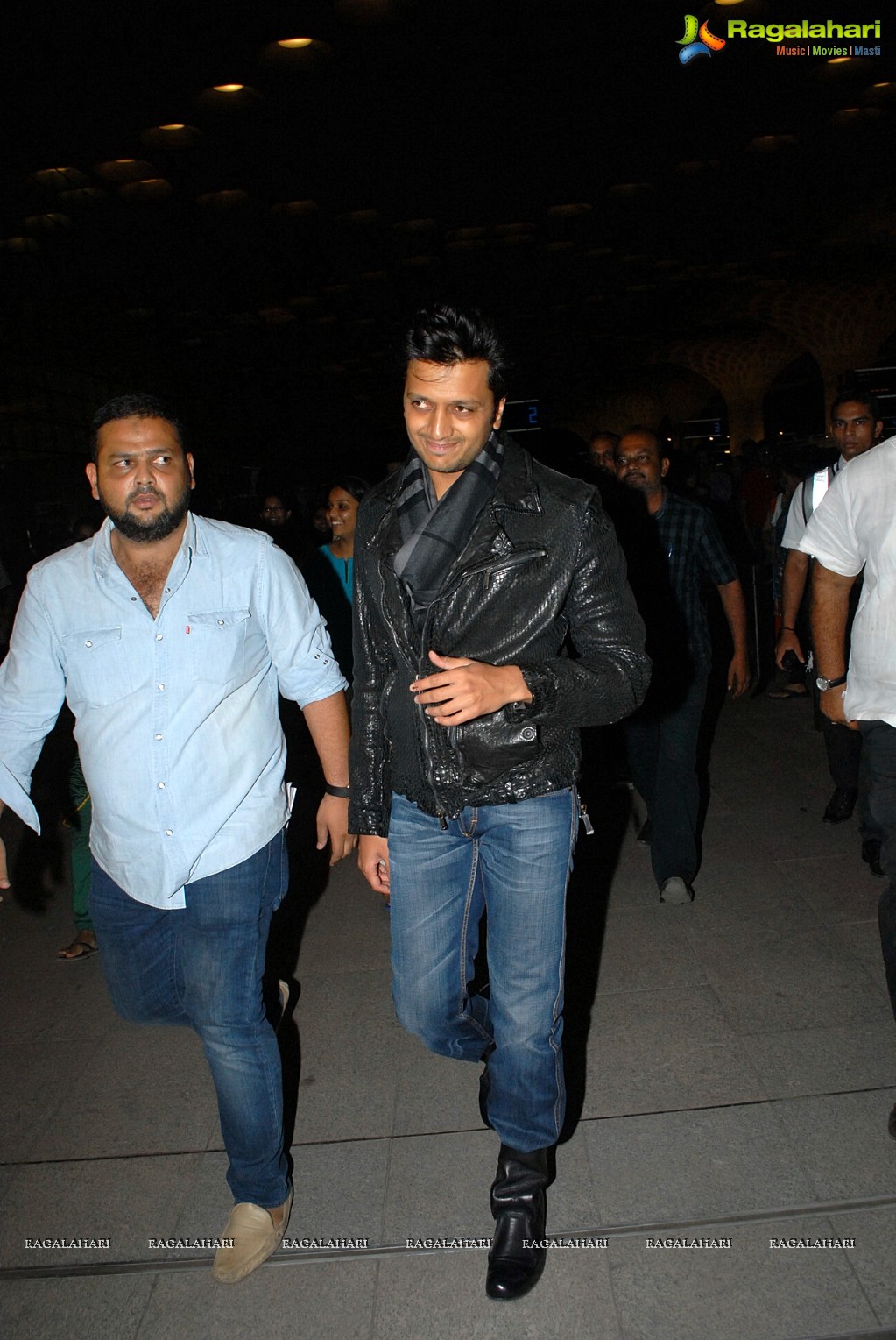 Bollywood Celebs leaving for IIFA 2014