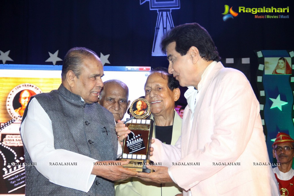 Bollywood Celebs honored at the Dadasaheb Phalke Academy Awards 2014